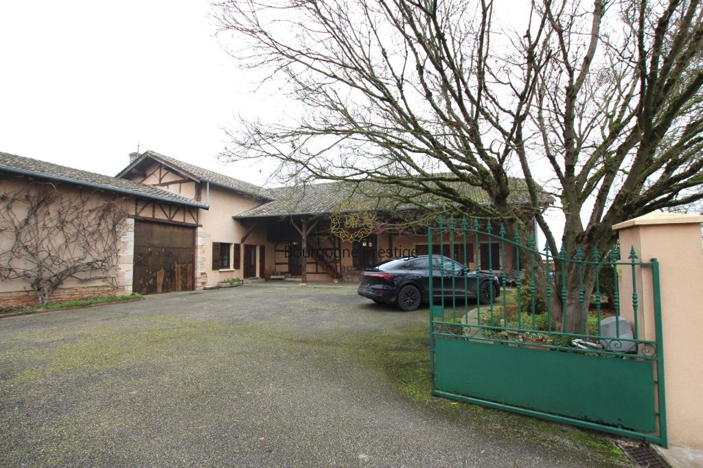 A 15 MIN A L'EST DE MACON, BEAU CORPS DE FERME DE 154 M² SUR UN TERRAIN DE 4551 M² EN PARTIE CONSTRUCTIBLE - Photo 4