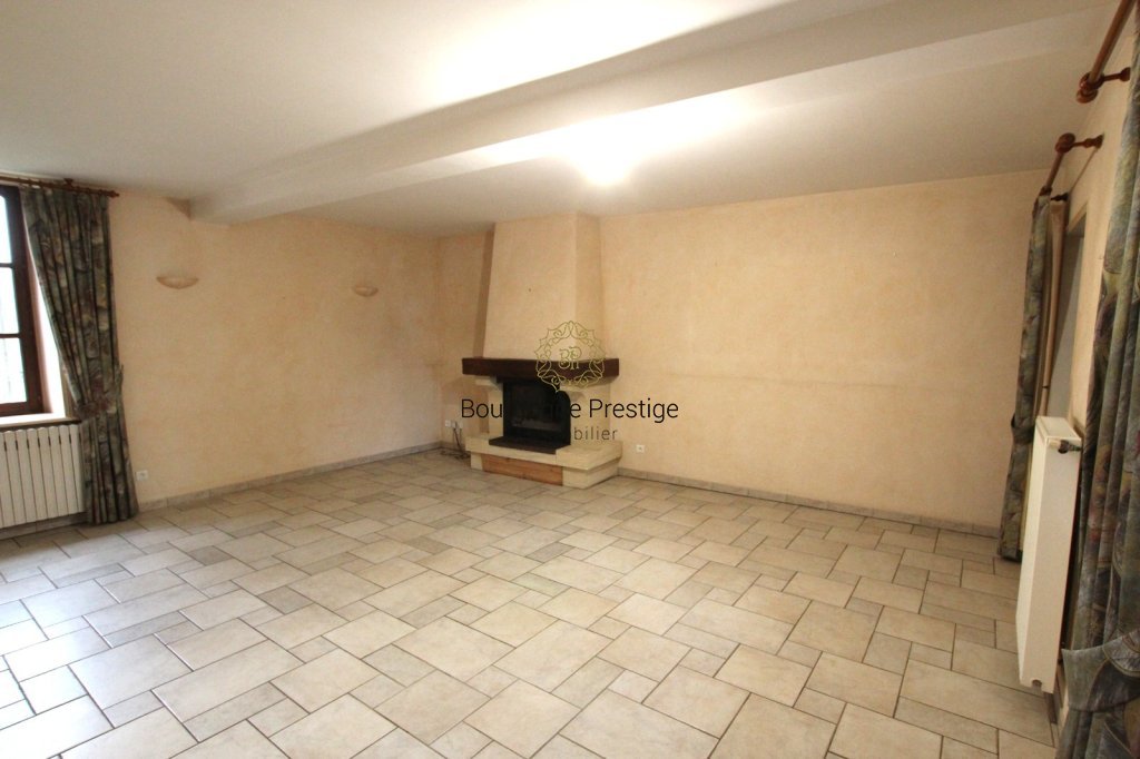 A 15 MIN A L'EST DE MACON, BEAU CORPS DE FERME DE 154 M² SUR UN TERRAIN DE 4551 M² EN PARTIE CONSTRUCTIBLE - Photo 5
