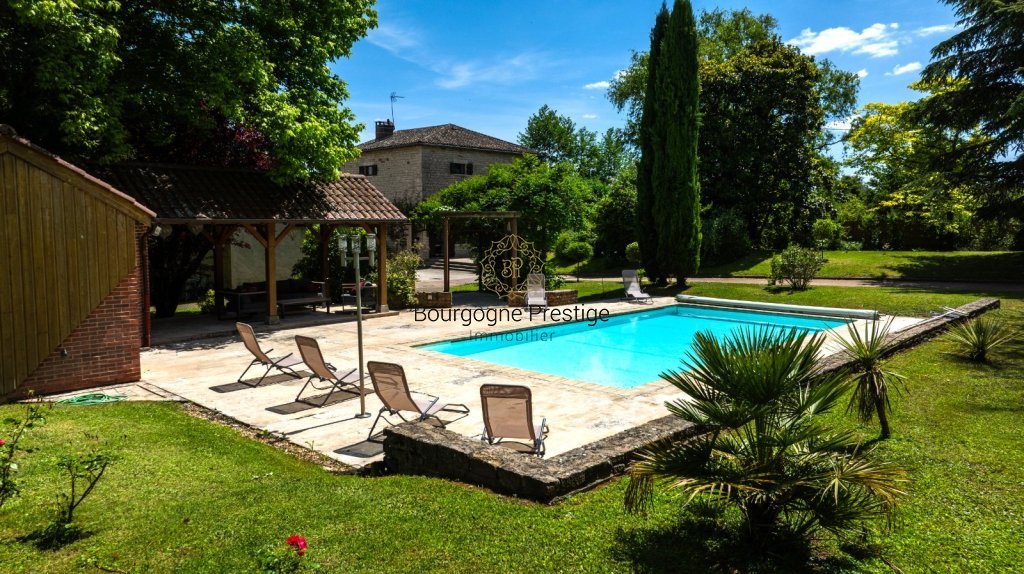 A 15 MIN. DE TOURNUS, ANCIEN MOULIN RENOVE DE 270 M² SUR UN PARC DE PRES DE 3 HECTARES - Photo 5