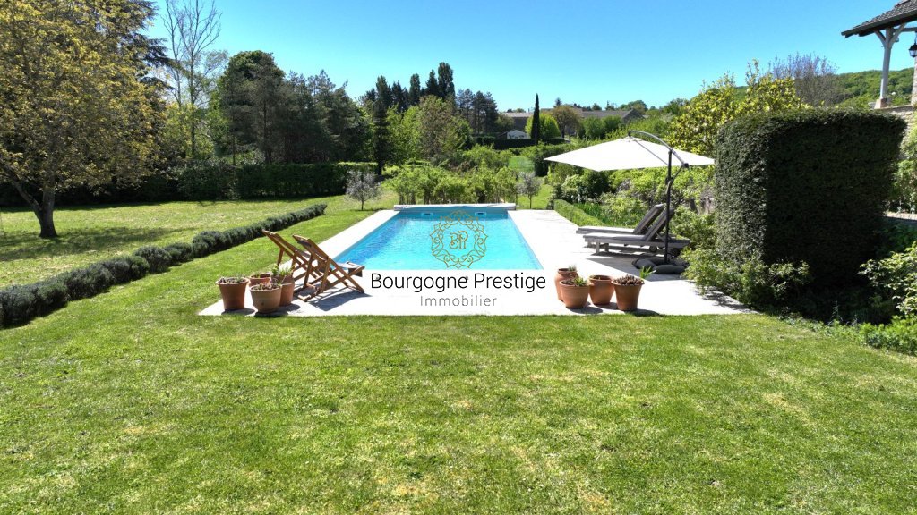 PROPRIETE RENOVEE EN PIERRE DE 203 M² AVEC PISCINE - PARC DE 7 282 M² -  VUE -  A L'OUEST TOURNUS - Photo 2