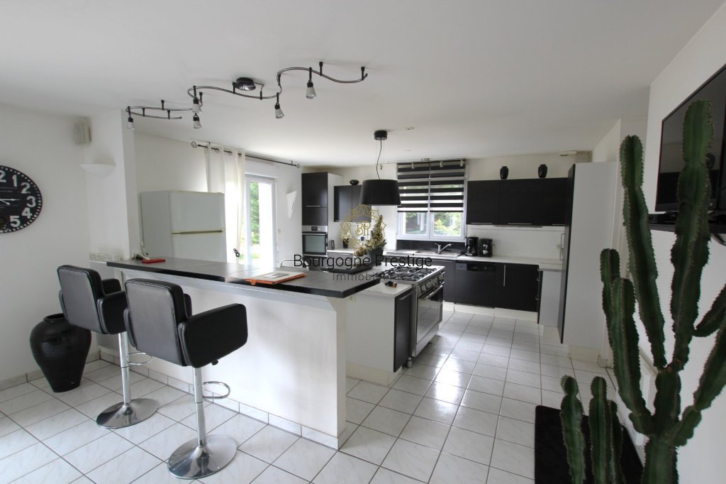 MAISON CONTEMPORAINE  DE CONFORT FAMILIAL CINQ CHAMBRES - 202 M² SUR SOUS-SOL - PISCINE ET GRAND TERRAIN 6310 M² - Photo 5