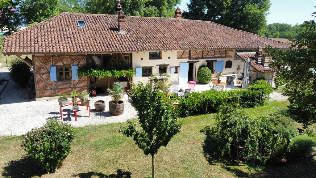FERME BRESSANE RENOVEE – 239 M² – TERRAIN 5 901 M² AVEC PISCINE - Photo 2
