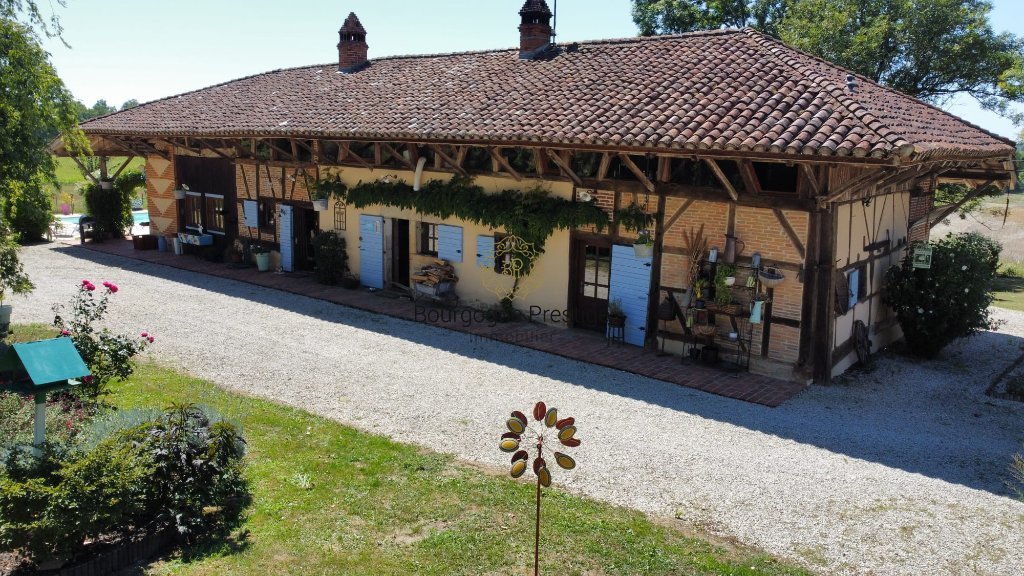 FERME BRESSANE RENOVEE – 239 M² – TERRAIN 5 901 M² AVEC PISCINE - Photo 3