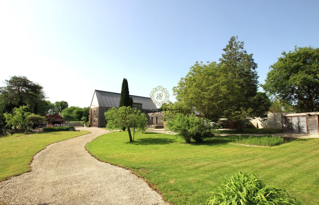 RARE BELLE PROPRIETE CONTEMPORAINE ET ECOLOGIQUE AU COEUR DE LA CAMPAGNE EN BORD DE RIVIERE - Photo 4