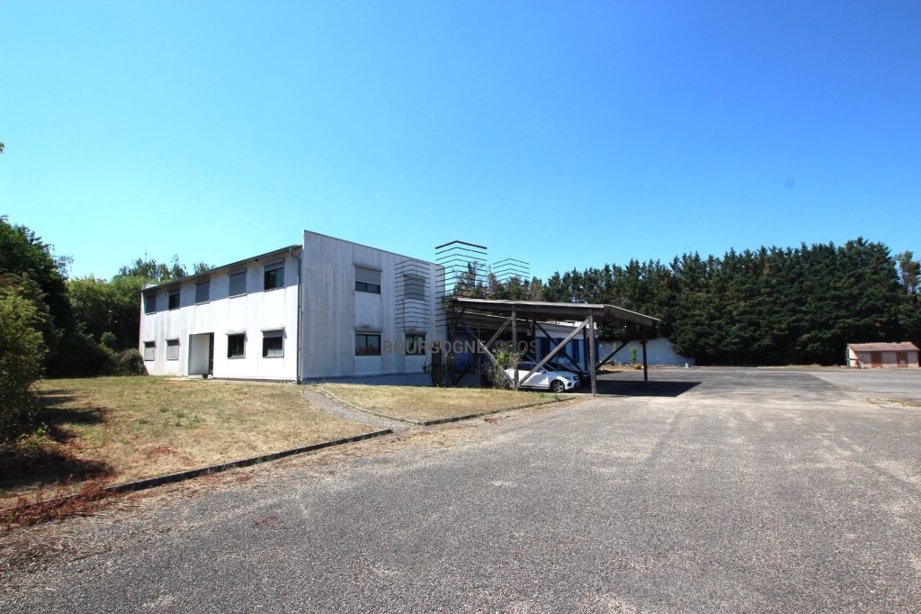 BATIMENT INDUSTRIEL 922 m² DONT BUREAUX 332 M². STOCKAGE CHAMBRES FROIDES 590 M² SUR UN TERRAIN DE 10 153 M²