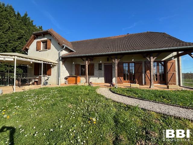 Maison traditionnelle grand terrain