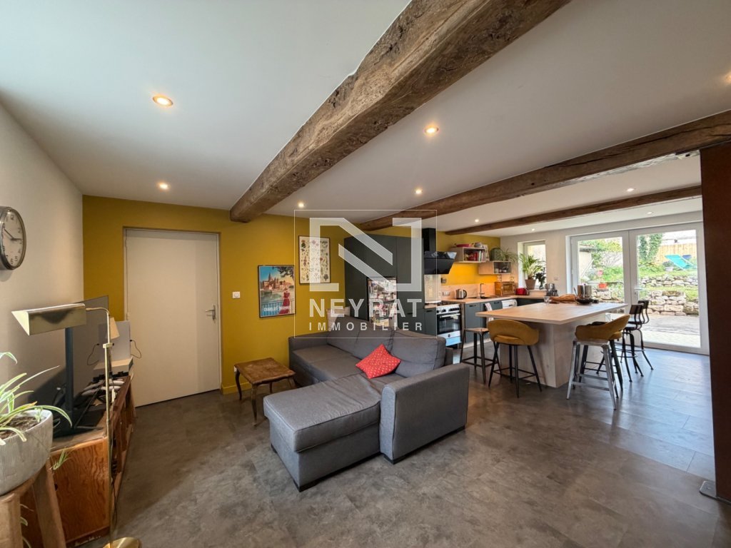 MAISON DE CHARME 200 m² + GRENIERS À AMÉNAGER – FORT POTENTIEL AU CŒUR DU VILLAGE