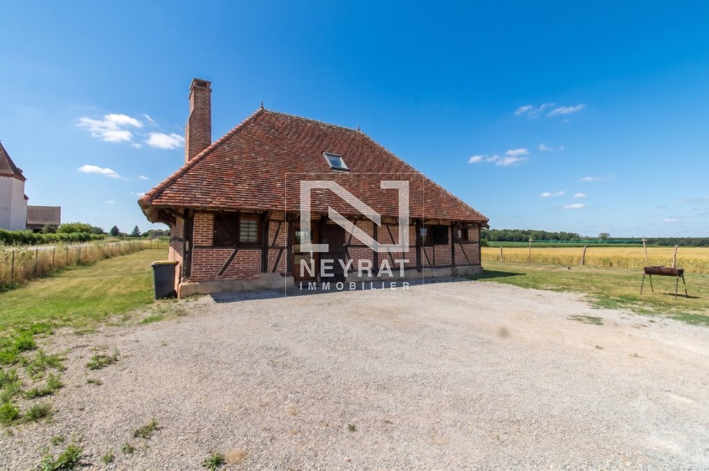 Maison rénovée DPE B – 2 chambres – Terrain clos de 2 462 m² – Saint-Martin-en-Bresse