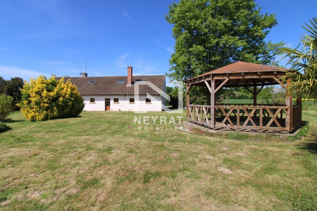 Maison 4 chambres et parcelle de 3900 m², une cour