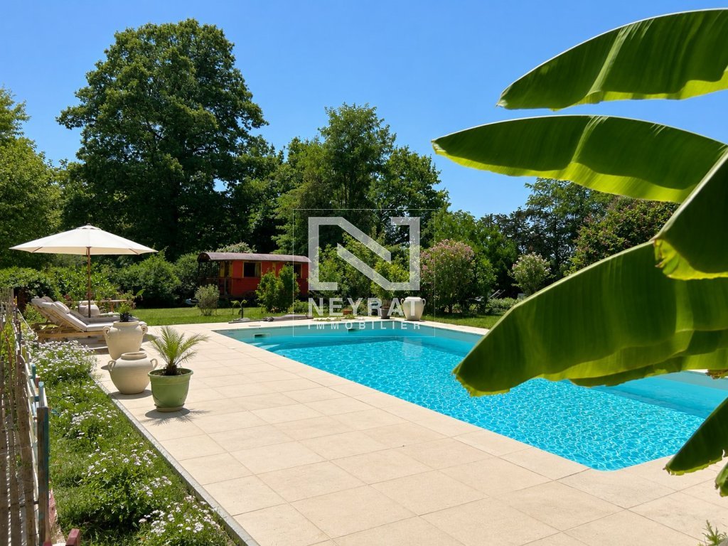 Un véritable lieu de vie entre charme de la pierre, grands espaces et vue dégagée