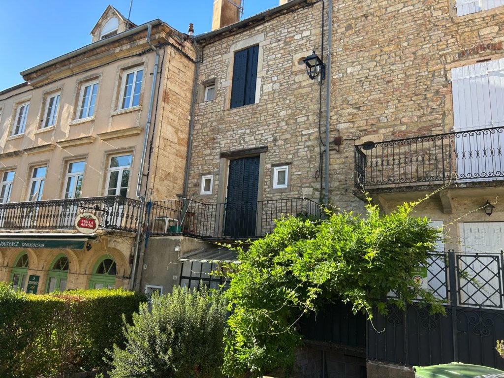 IMMEUBLE DE RAPPORT – 3 APPARTEMENTS LOUÉS – SECTEUR CLUNYSOIS