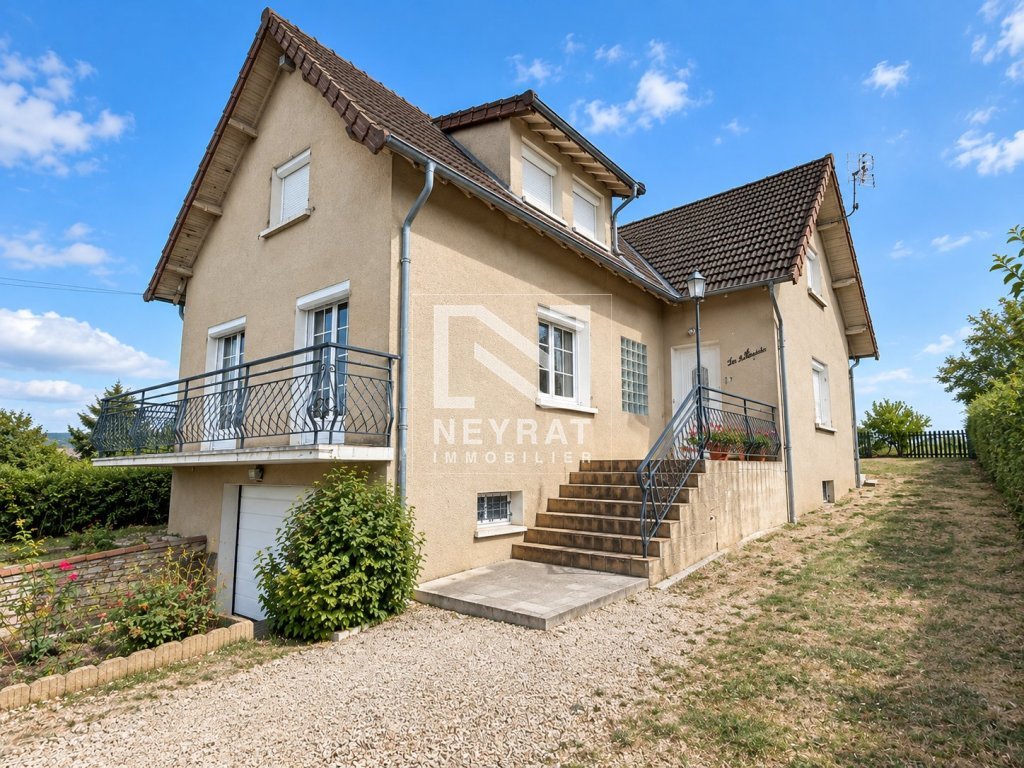 MAISON FAMILIALE DE 1972 – CALME ABSOLU, TERRAIN DE 1 866 m² ET GROS TRAVAUX DÉJÀ RÉALISÉS