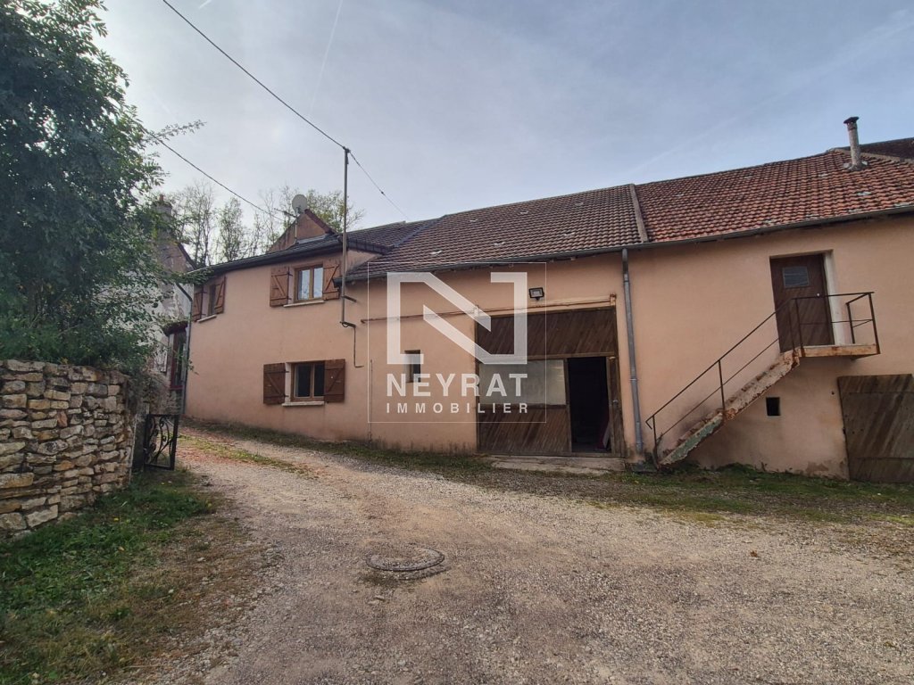 Maison avec garage et dépendance