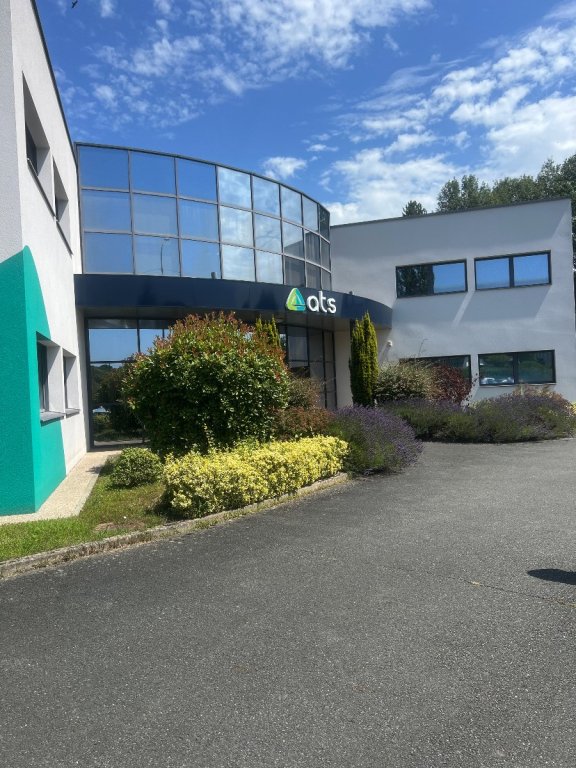 LOCAL PROFESSIONNEL 1200M2 AVEC 8000 M2 DE TERRAIN