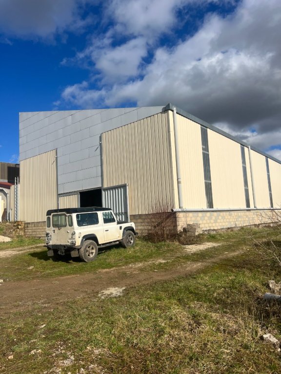 DEPOT DE 750M2 AVEC TERRAIN DE 3300M2