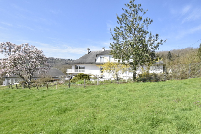 BELLE DEMEURE AVEC PISCINE INTERIEURE