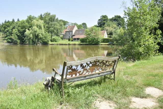 BELLE DEMEURE AU CALME AVEC ETANG 3 HA ENVIRON