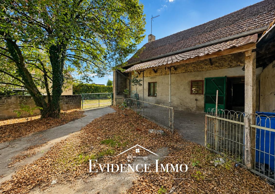 Maison de campagne à rénover avec beau potentiel – Saint-Germain-du-Plain