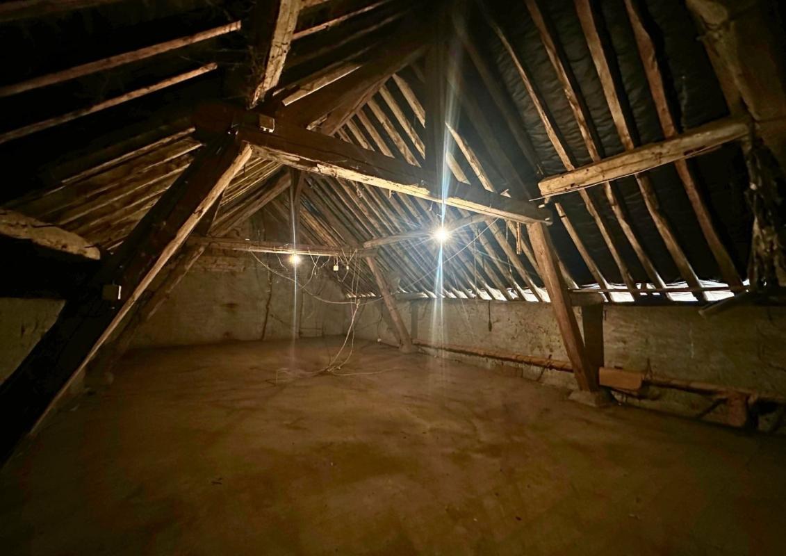 Maison de campagne à rénover avec beau potentiel – Saint-Germain-du-Plain