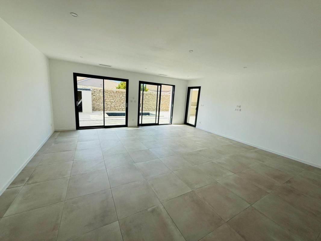 Villa neuve 120 M2 3 chambres, sur 369 M2, piscine - Photo 2