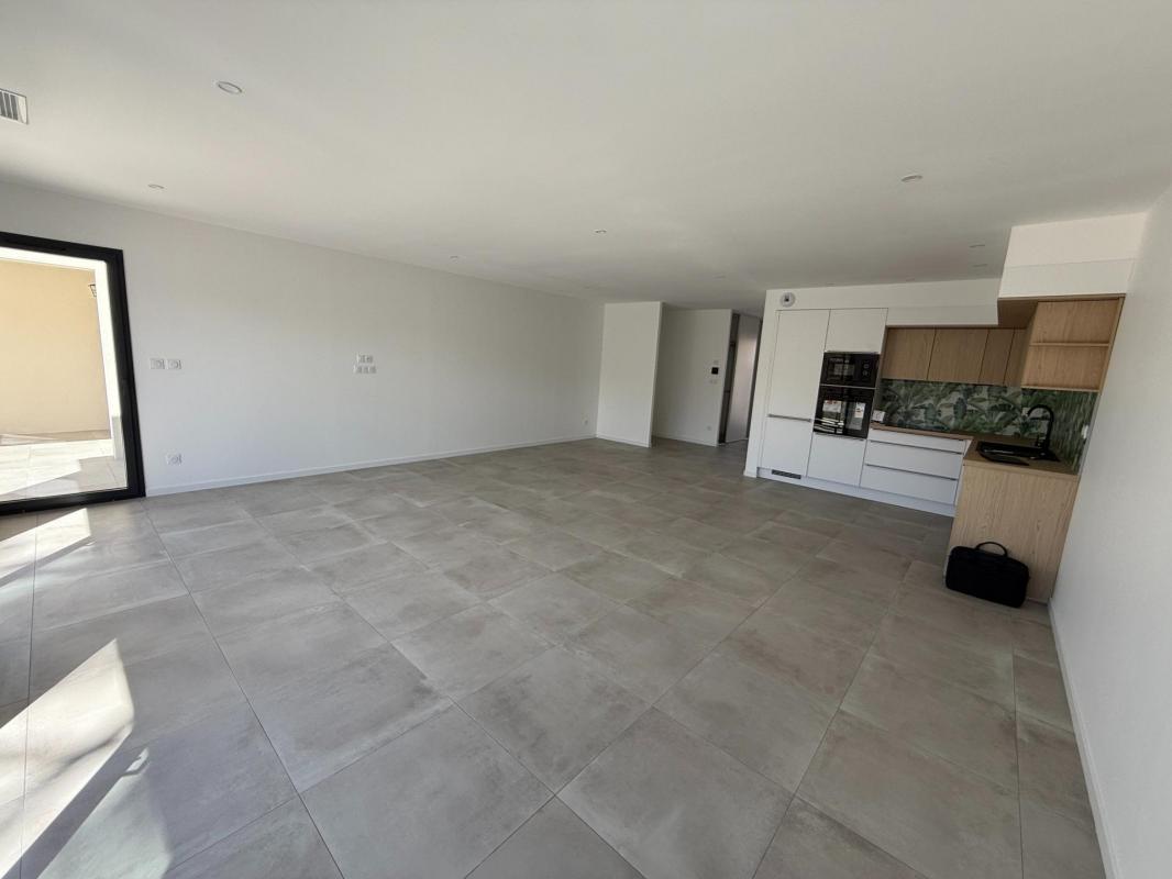 Villa neuve 120 M2 3 chambres, sur 369 M2, piscine - Photo 4