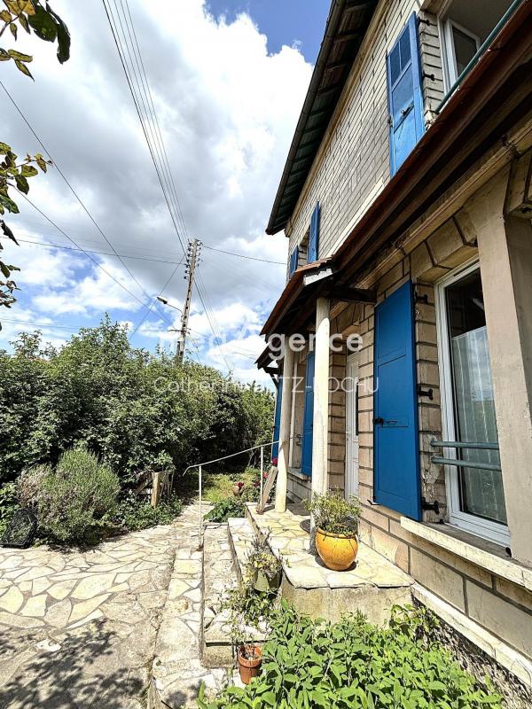 CHARMANTE MAISON DE CARACTERE AU CALME AVEC JARDIN - Photo 4
