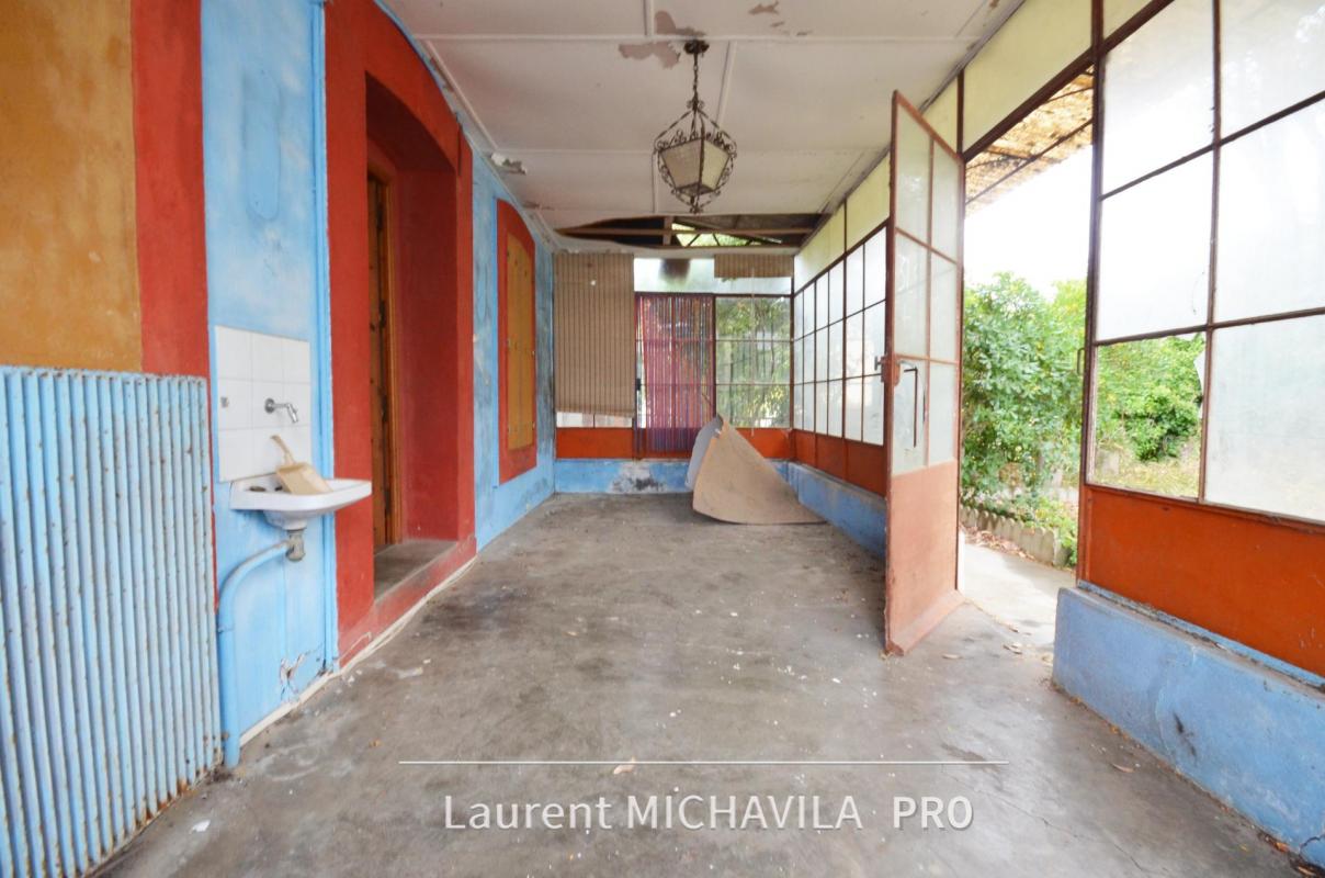 Maison de village de 100m2 à rénover avec grand garage,terrasse et jardin sur une parcelle de 235m2 - Photo 5