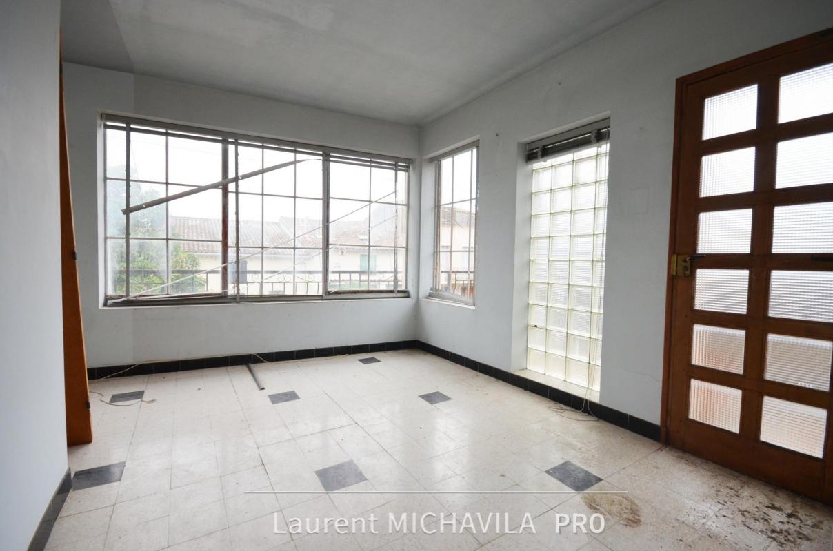Maison de village de 45m2 à rénover avec garage et jardin sur une parcelle de 225m2 - Photo 2