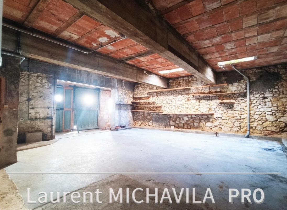 Maison de village de 45m2 à rénover avec garage et jardin sur une parcelle de 225m2 - Photo 4