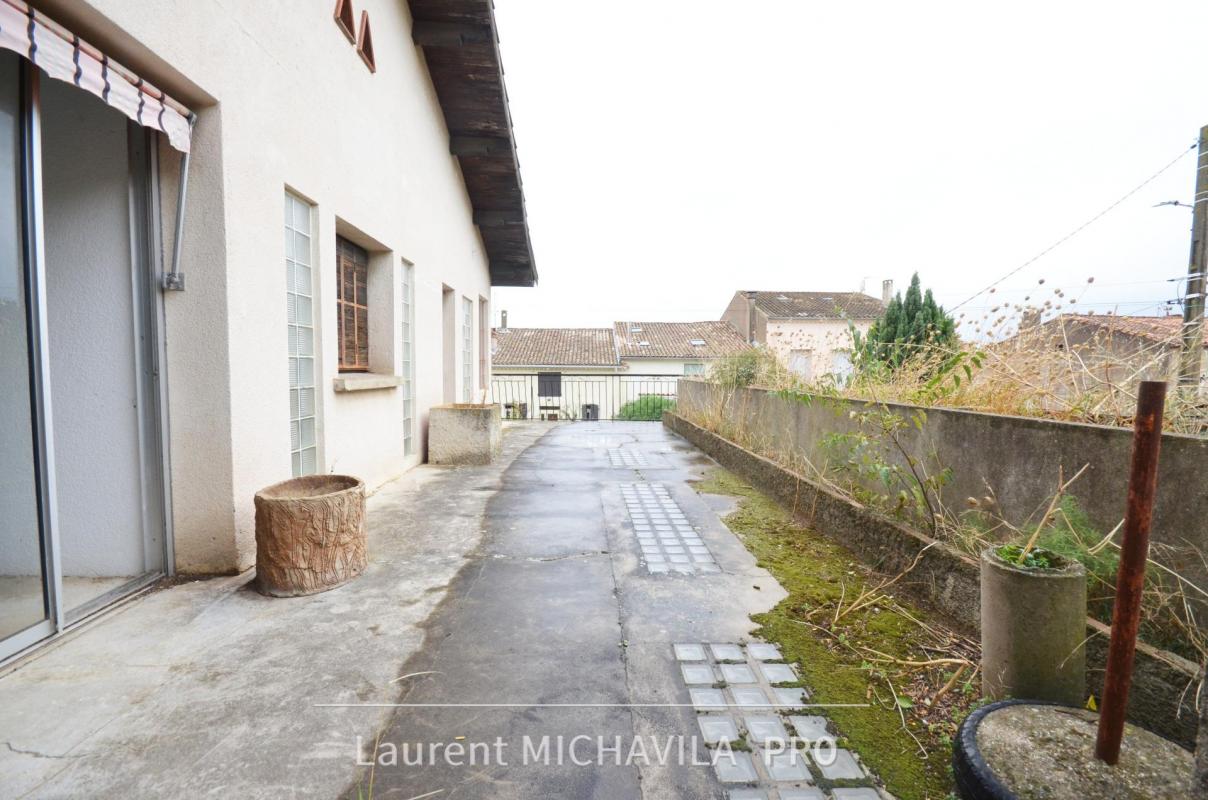 Maison de village de 45m2 à rénover avec garage et jardin sur une parcelle de 225m2 - Photo 5