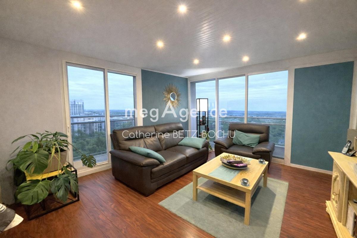 APPARTEMENT T3 PLEIN-CENTRE AVEC VUE DEGAGEE ET BALCON - Photo 2