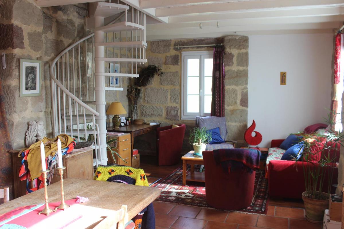 Maison en pierre avec vue et charmant jardin - Photo 2