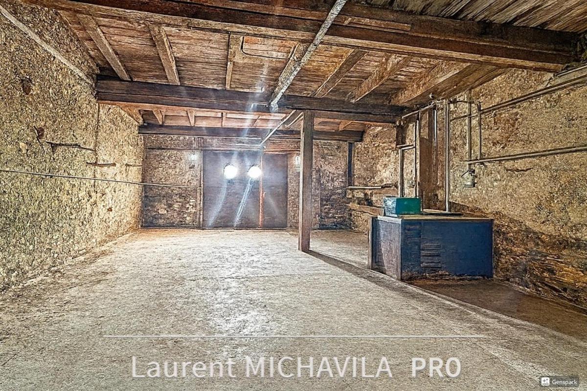 Grande maison de village de 160m2 à rénover avec grands garages,terrasse et jardin sur une parcelle de 460m2☀️ - Photo 5