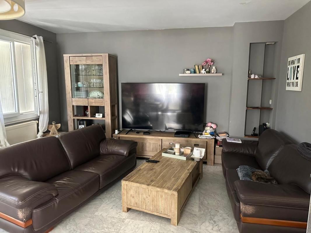 Beauzelle , coeur de village , villa de 179m² sur deux niveaux + sous sol et garage sur une  charmante parcelle de 576m² - Photo 2