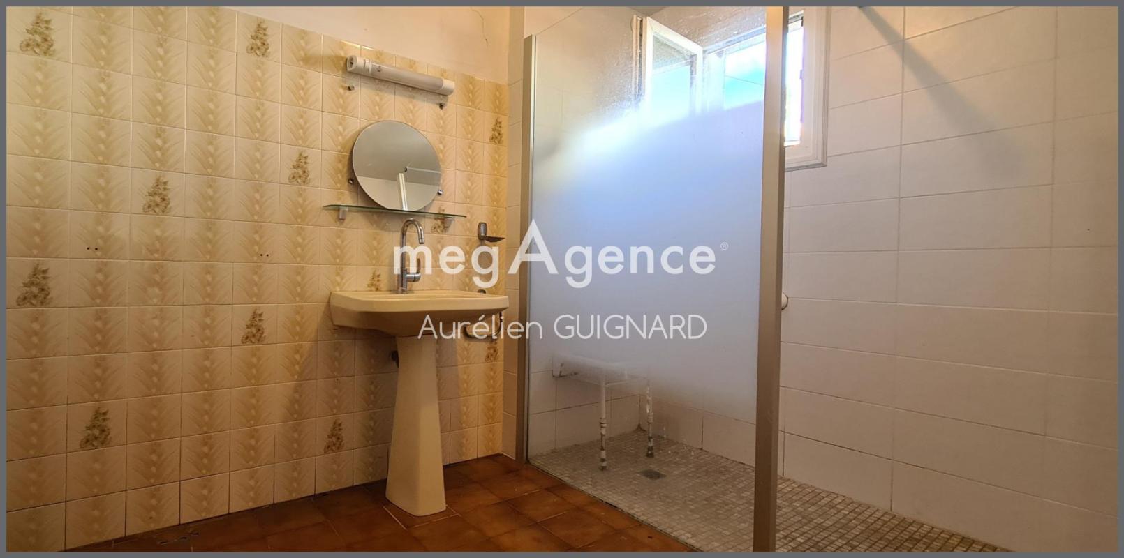 4 chambres, bel espace en pelouse avec garage et une dépendance - Photo 5