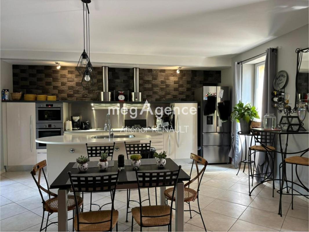 Maison 7 pièces - 200m² avec gîte et grange - Photo 3