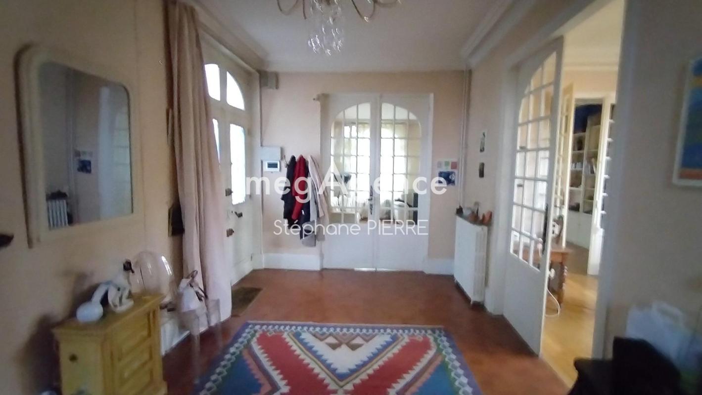 MAISON DE CARACTERE ET SON ANNEXE AU CALME EN CENTRE VILLE - Photo 2