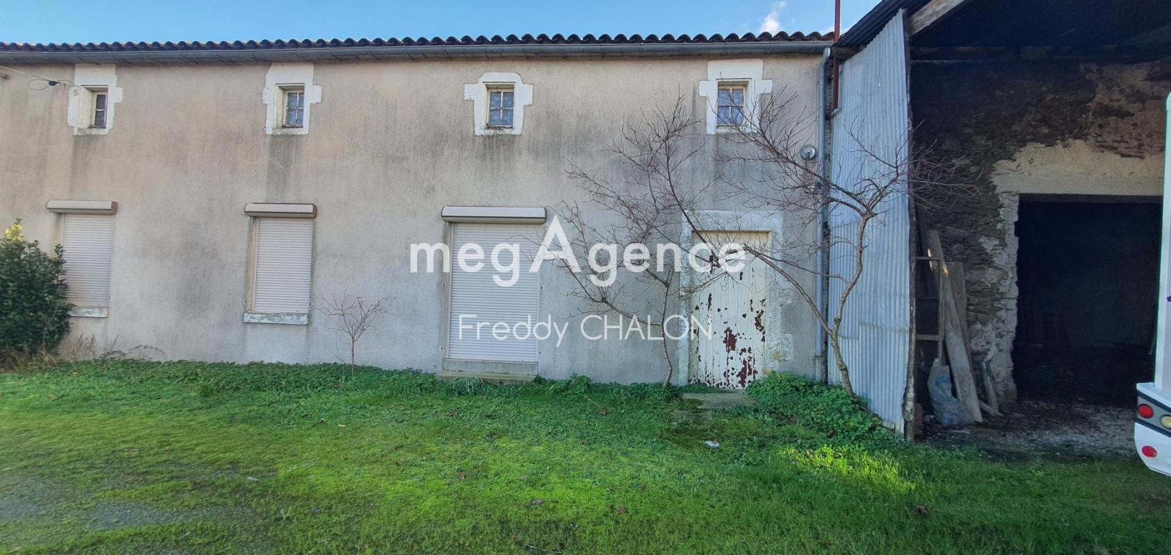Tallud Sainte Gemme    maison en pierres de 108 m² à rafraîchir offrent de belles possibilités - Photo 2