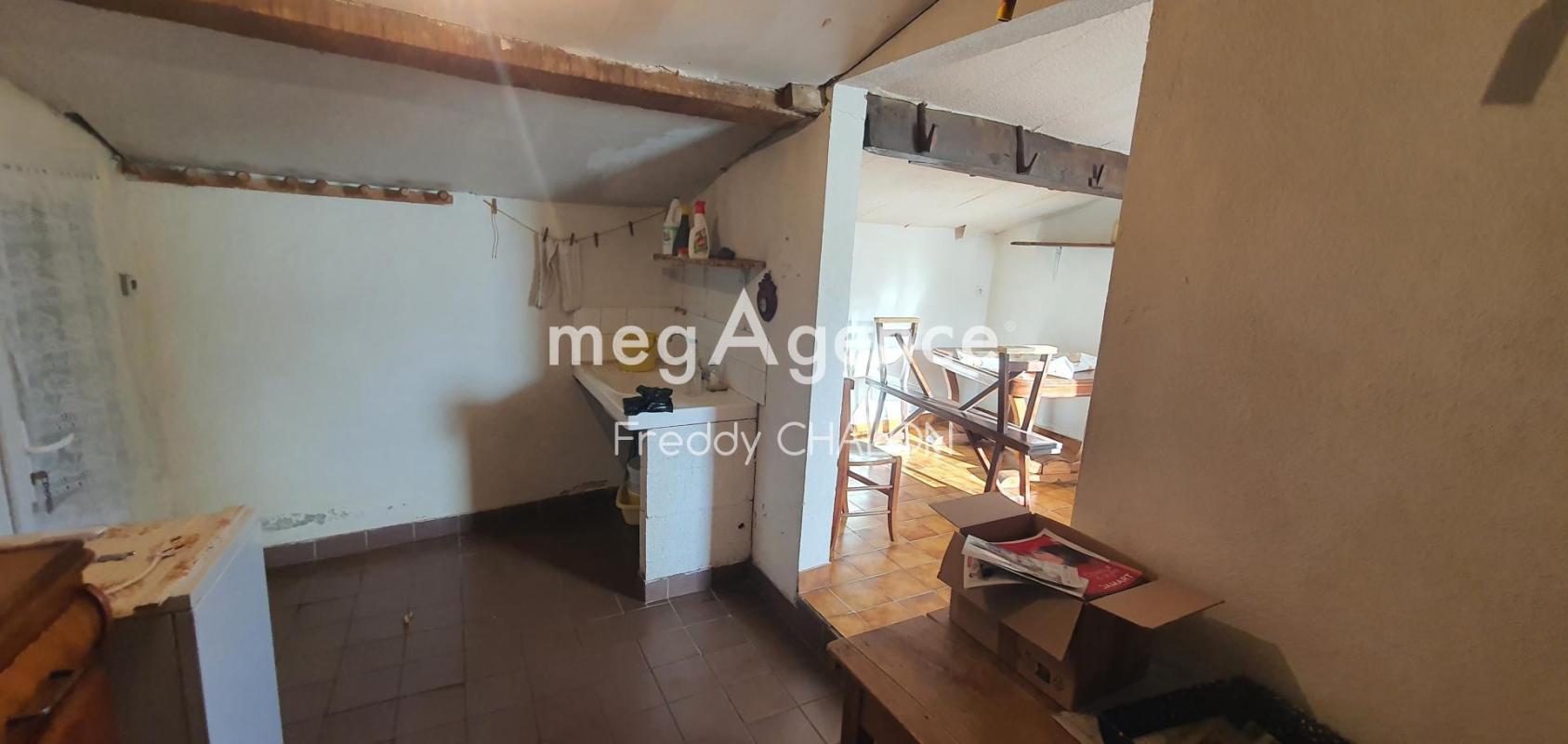 Tallud Sainte Gemme    maison en pierres de 108 m² à rafraîchir offrent de belles possibilités - Photo 4