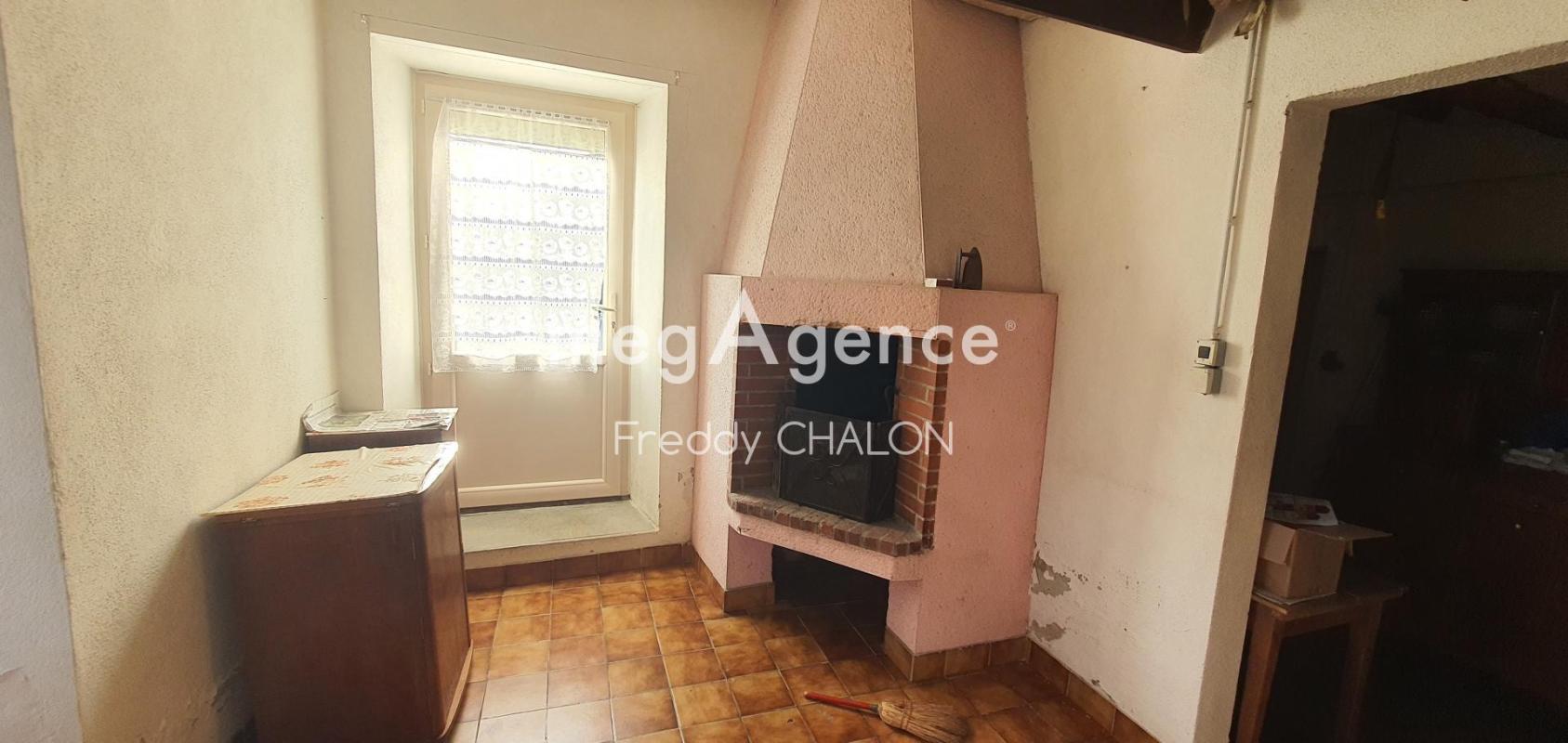 Tallud Sainte Gemme    maison en pierres de 108 m² à rafraîchir offrent de belles possibilités - Photo 5