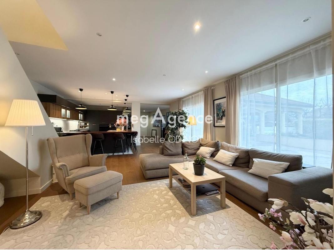 Dans le quartier de Vouvray belle maison avec picine  à 30 minutes de Genève - Photo 4