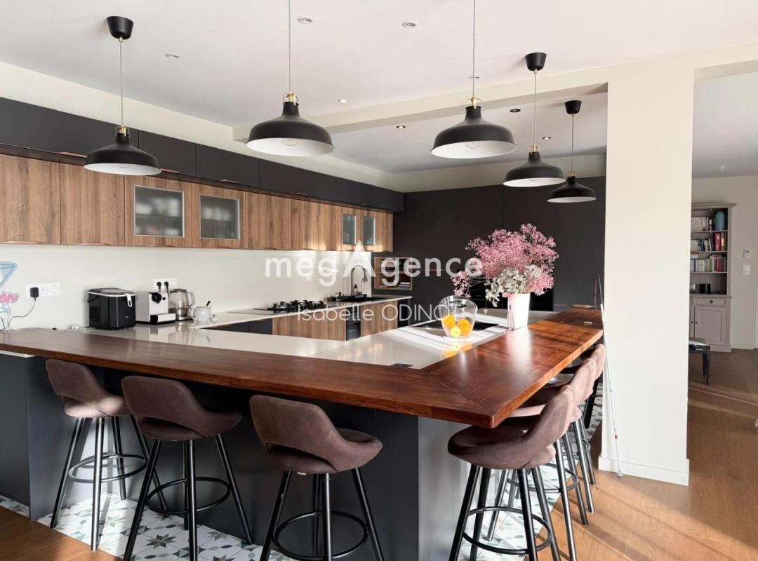 Dans le quartier de Vouvray belle maison avec picine  à 30 minutes de Genève - Photo 5