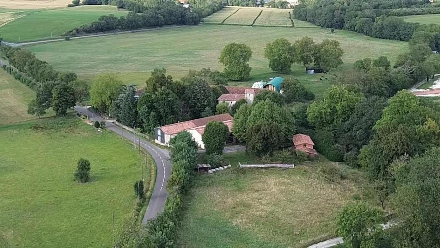 très bel ensemble immobilier de 3 habitations sur 3.38 hectares - Photo 2