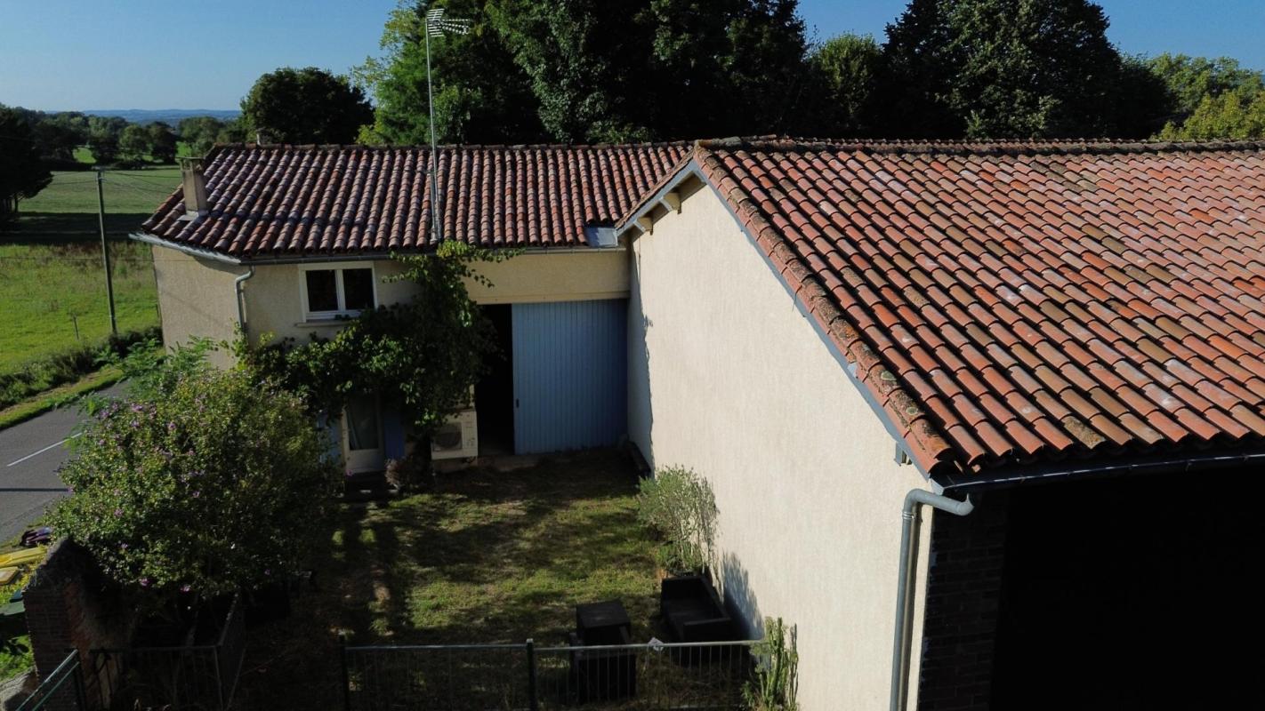 très bel ensemble immobilier de 3 habitations sur 3.38 hectares - Photo 5