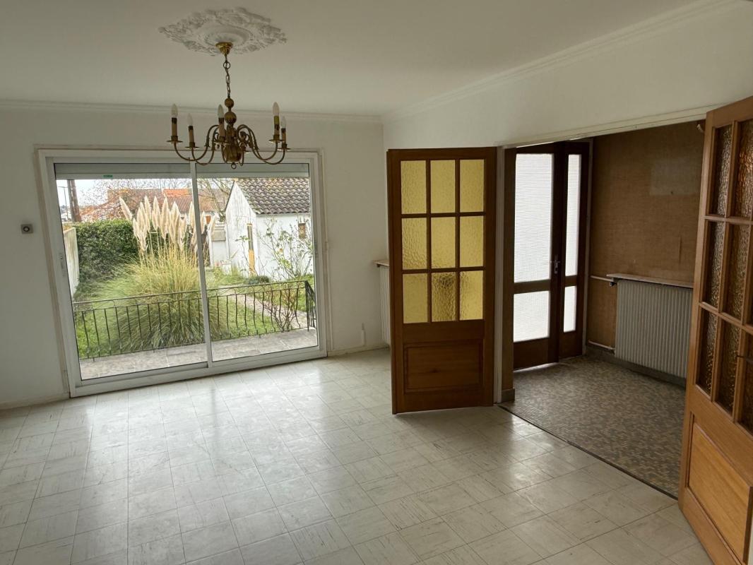 Maison à Poitiers 86000 , 4 pièces 98m2 . Tous commerces et services accessibles à pieds. Quartier très calme - Photo 4
