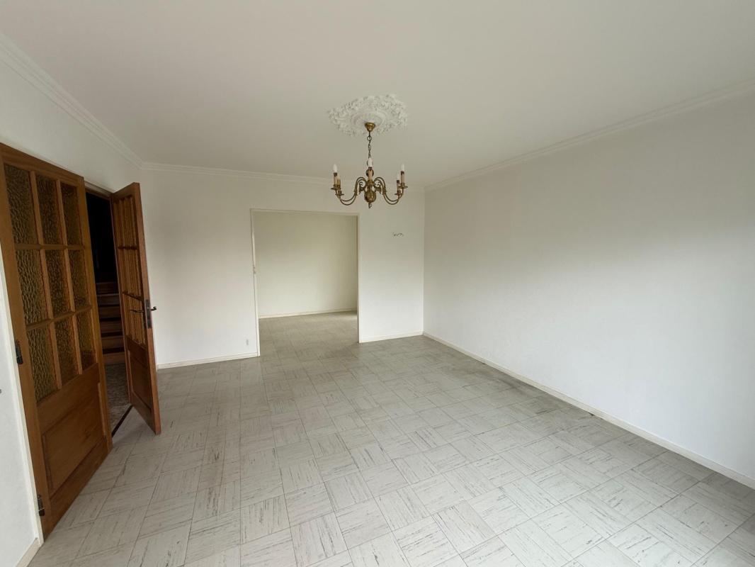 Maison à Poitiers 86000 , 4 pièces 98m2 . Tous commerces et services accessibles à pieds. Quartier très calme - Photo 5