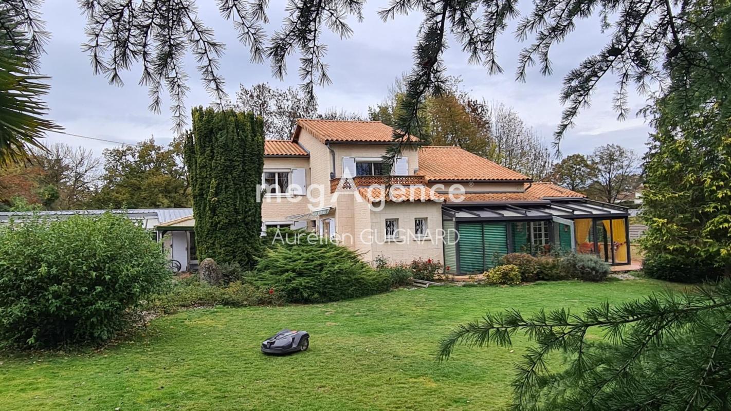 Maison à vendre, 14 pièces, 164 m², Bressuire