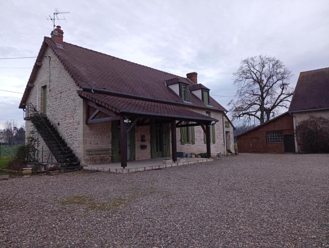 Très jolie corps de ferme rénové sur terrain de 15054 M² avec grange dépendances et maison habitable sur 138m² - Photo 2