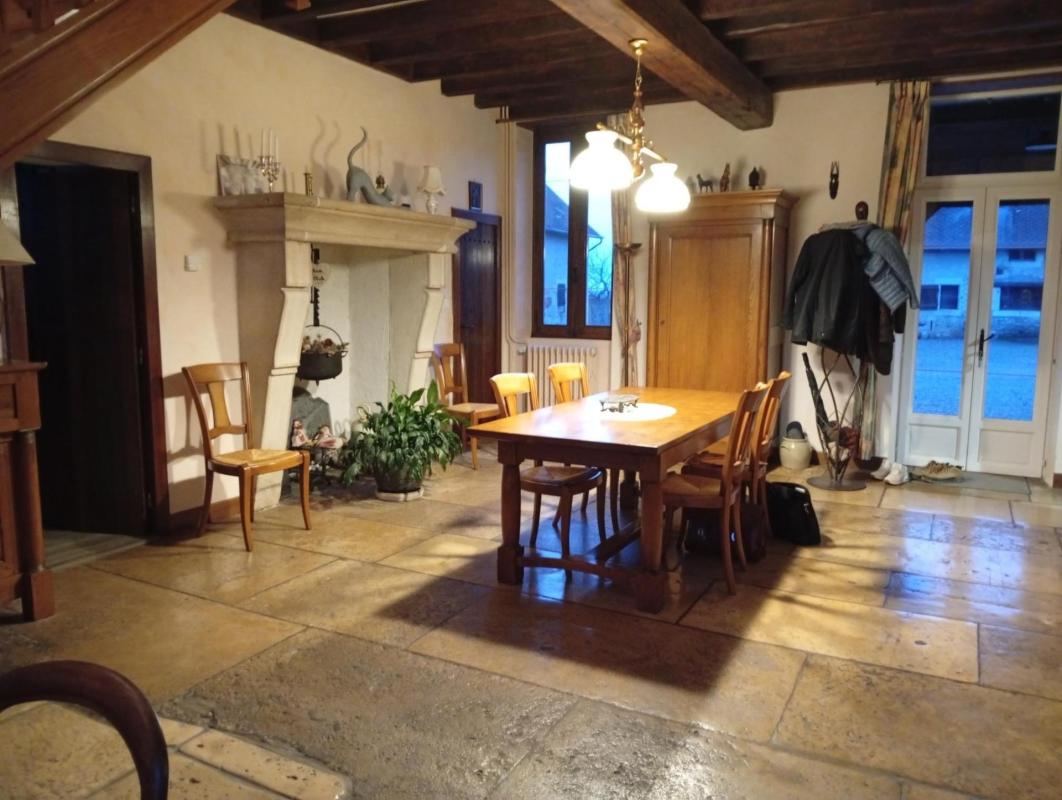 Très jolie corps de ferme rénové sur terrain de 15054 M² avec grange dépendances et maison habitable sur 138m² - Photo 4