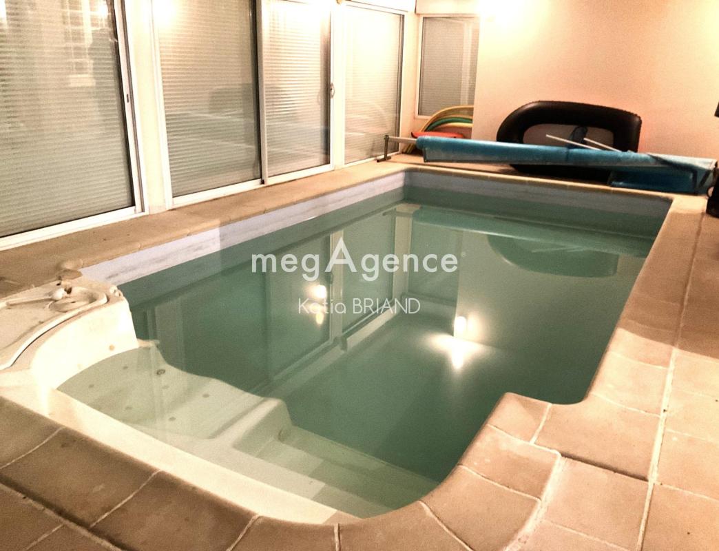 Maison avec piscine et quatre chambres - Photo 3